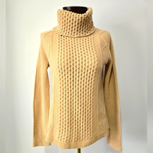 Theory Sweaters - THEORY lightweight 100% wool cable knit turtleneck beige sweater. Size medium